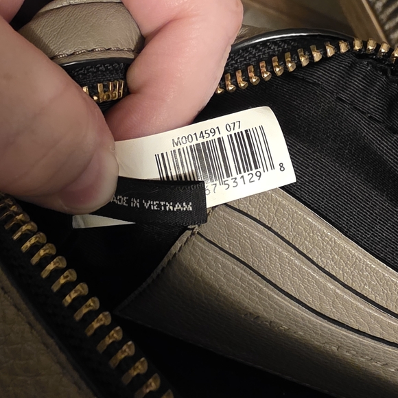 Marc Jacobs Softshot Taupe Black & Gold - Picture 10 of 11